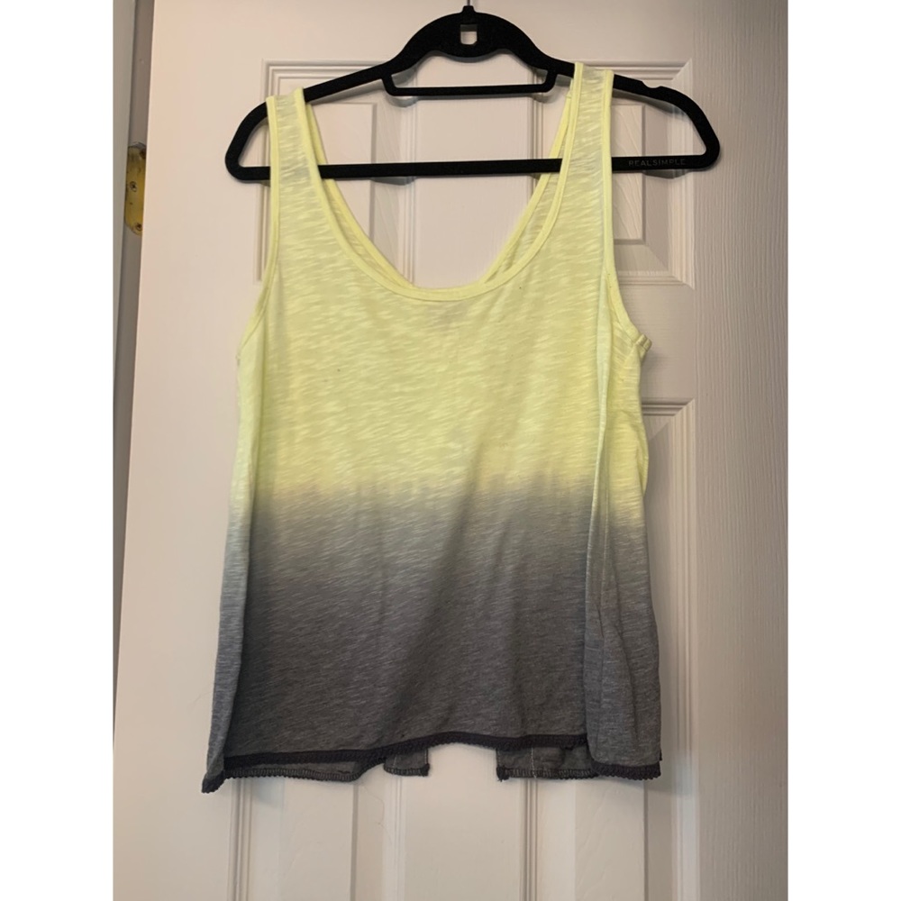 Ombré yellow and gray flowy shirt with open back